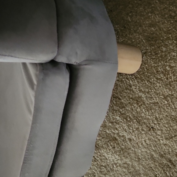 BNIB PET SOFA/LOUNGER BED-GRAY WITH LEGS.PICK UP LOCAL ONLY - Picture 6 of 6